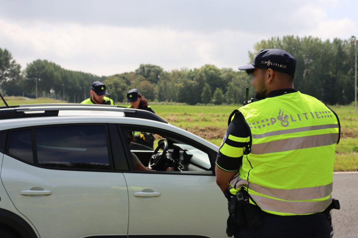 80 bekeuringen bij grote verkeerscontrole Ommoord en Zevenkamp