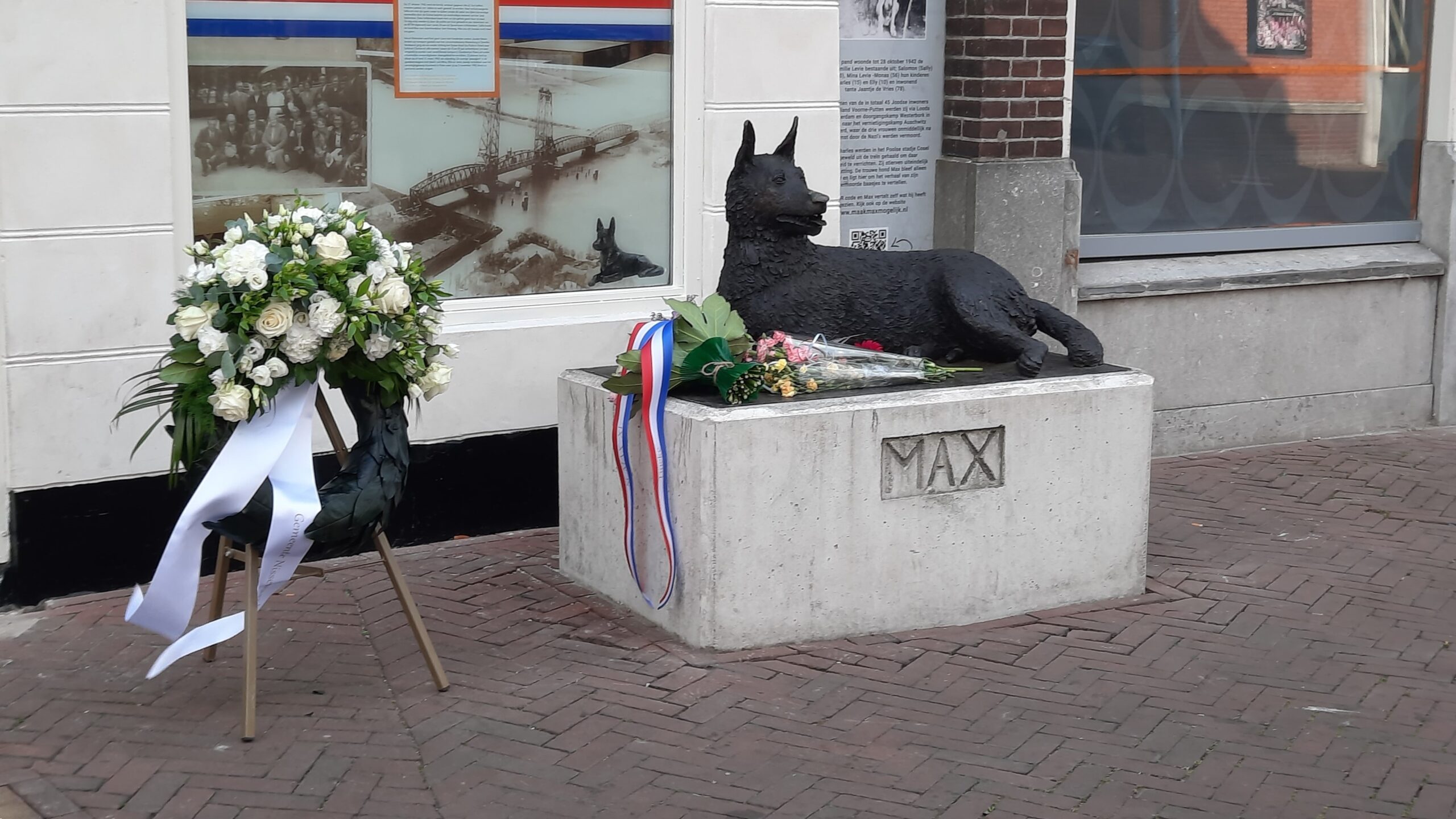 Stichting Max XL doet aangifte na verdwijning bloemstuk