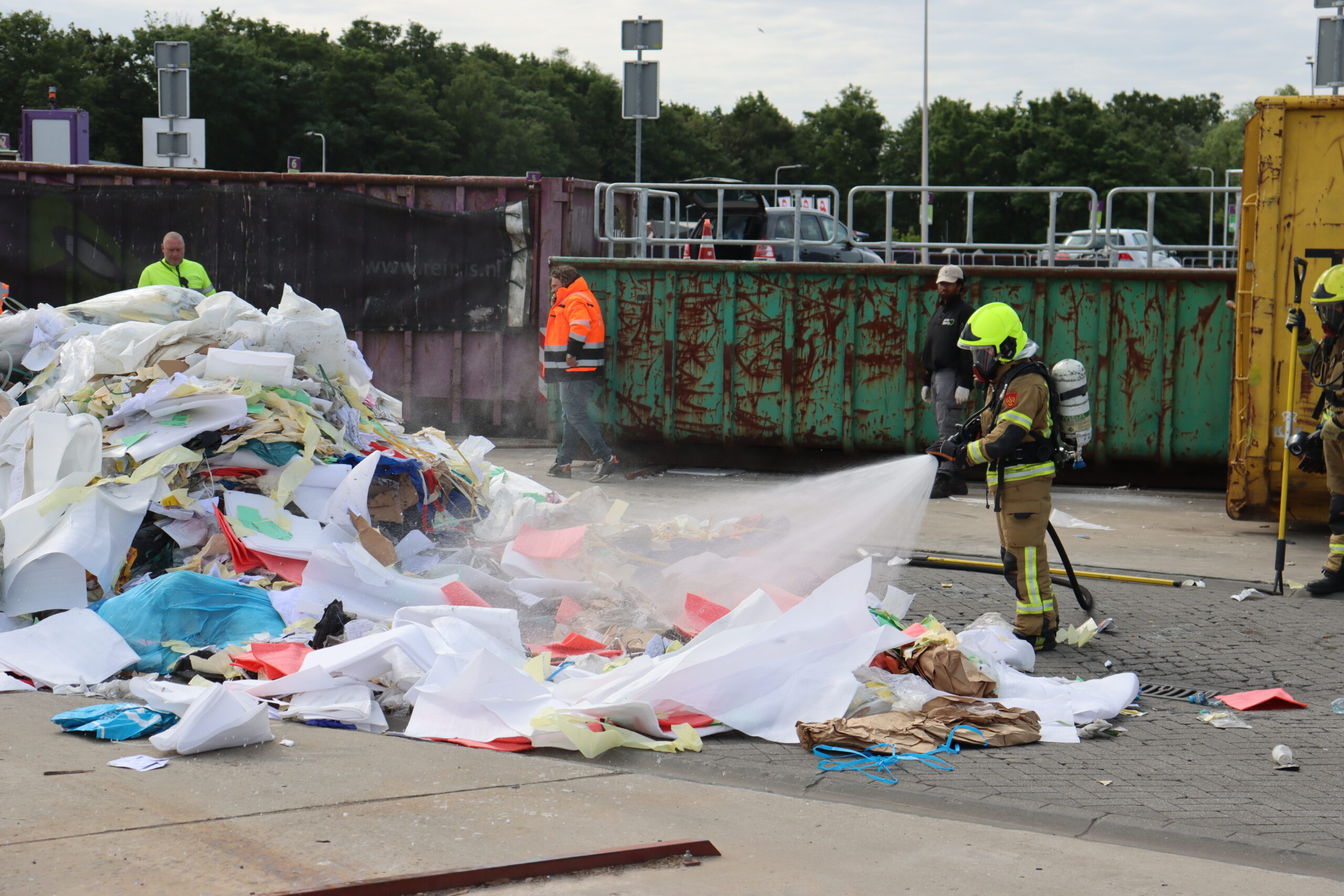 Brand in vuilniswagen Wattweg