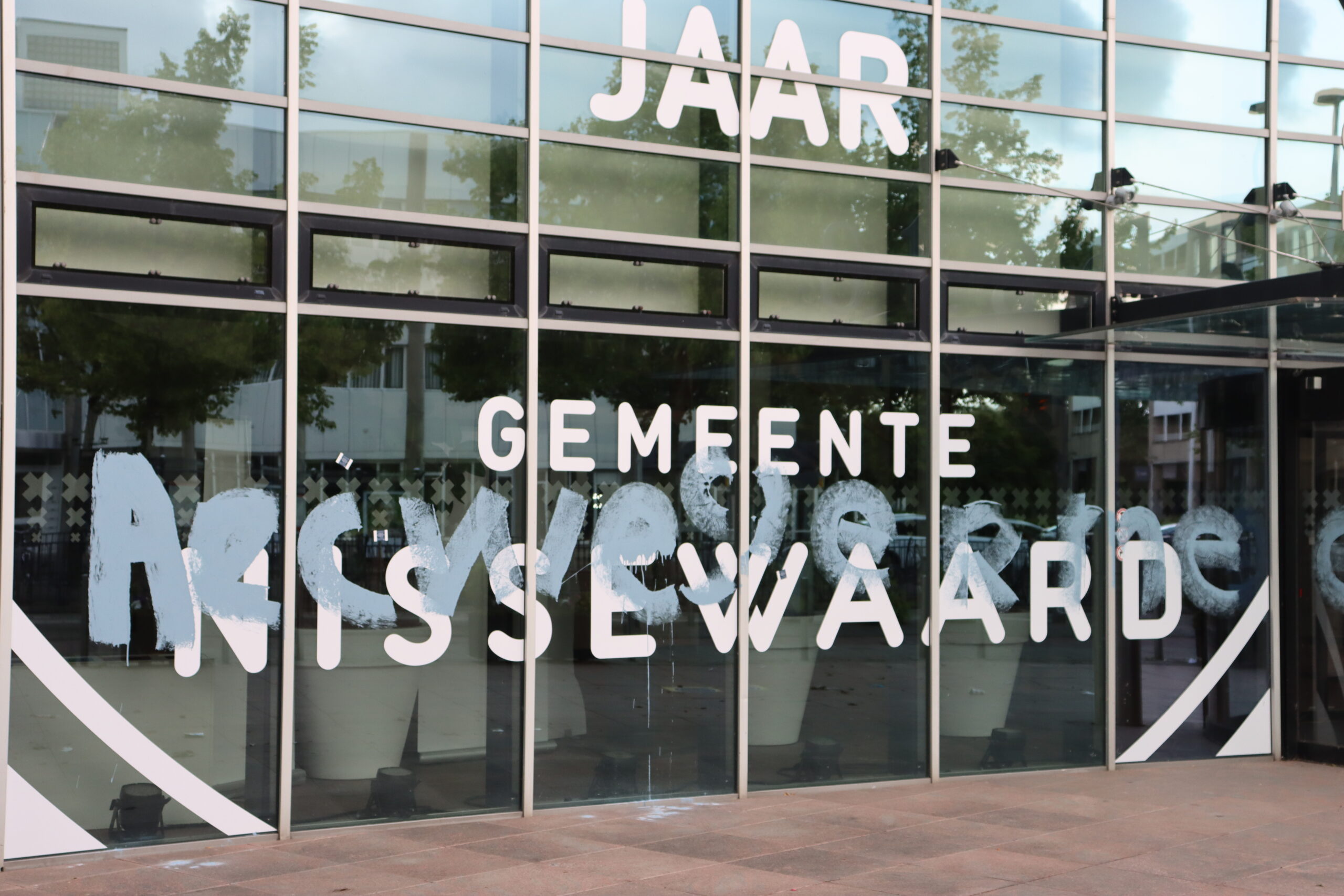 Stadhuis Nissewaard beklad