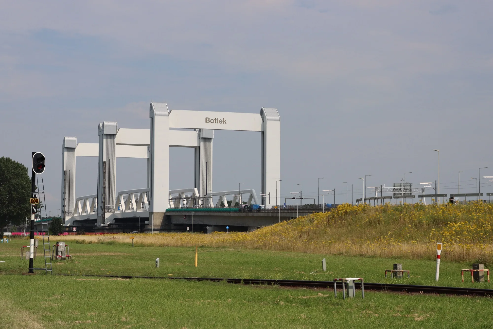 Afsluiting Botlekbrug voor voetgangers, fietsers en verkeer op 7 en 8 juni